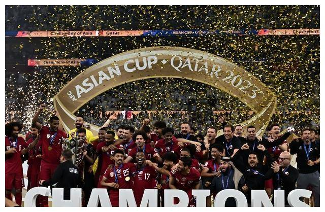 中国足协归化政策放宽,绯闻主帅正式亮相,黄瓜菜遇冷风