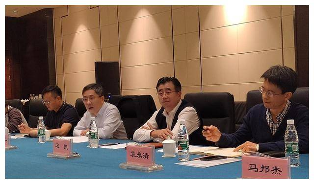 中国足协归化政策放宽,绯闻主帅正式亮相,黄瓜菜遇冷风