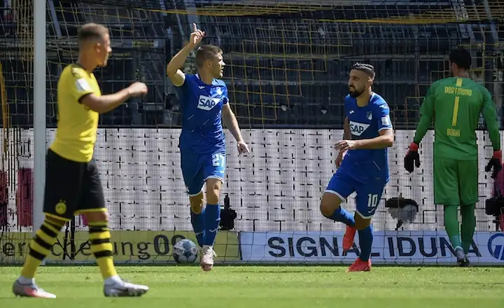 4-1血洗拜仁!霍村神锋3战9球太惊艳,国家队却被讽“软脚虾”