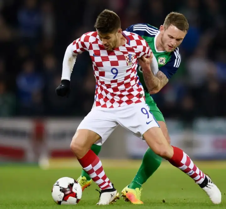 4-1血洗拜仁!霍村神锋3战9球太惊艳,国家队却被讽“软脚虾”