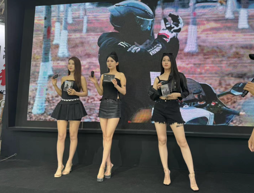 我又剁手了,2024北京摩展现场入手爱骑仕Q8蓝牙耳机