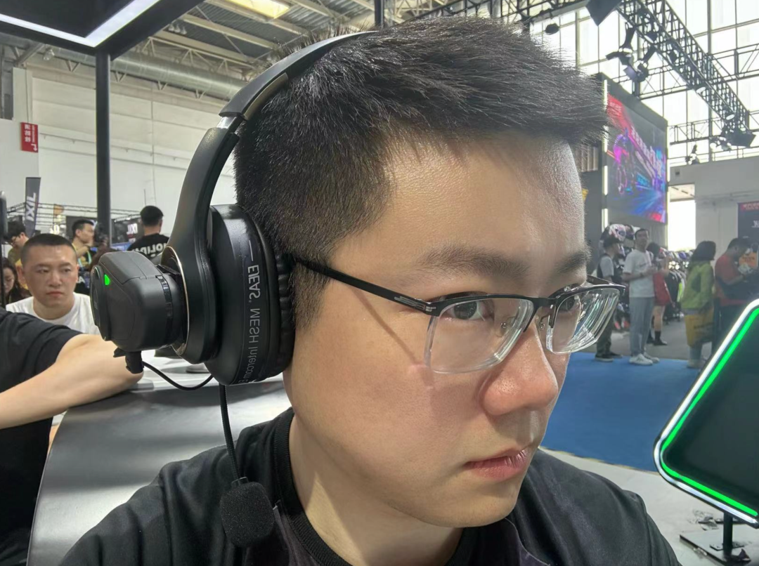 我又剁手了,2024北京摩展现场入手爱骑仕Q8蓝牙耳机