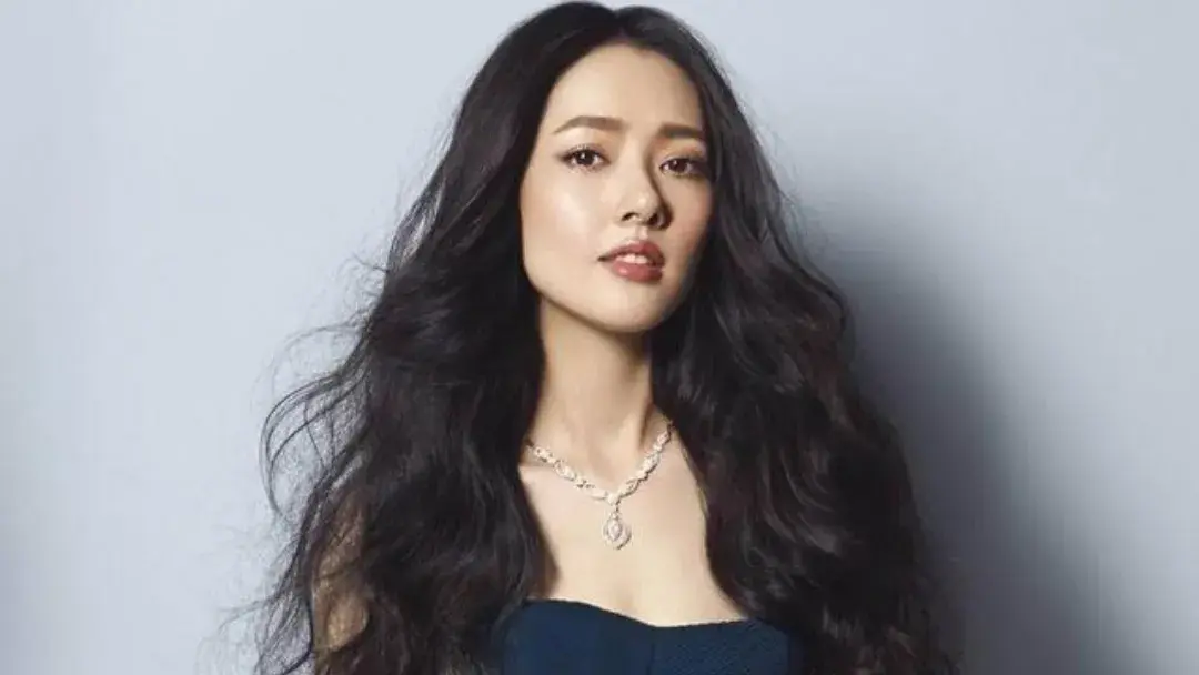 郭碧婷直播真实挑战:关掉美颜,展现自然之美