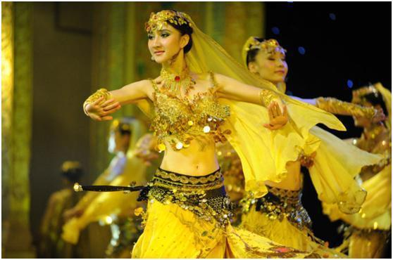 旅游: 中国天黑时间最晚的地方新疆, 十点之后天还是亮的,