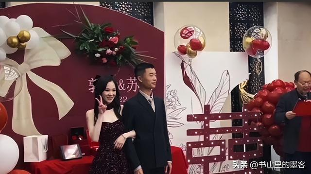 郭有才私生活被扒,李雨禅16张图还原真实生活,草根人设引质疑!