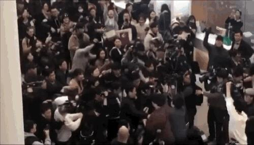 Bigbang李胜利犯罪事件,最无耻无脑的应该是还在为他洗白的粉丝。世道变坏,是从不尊重女性开始的