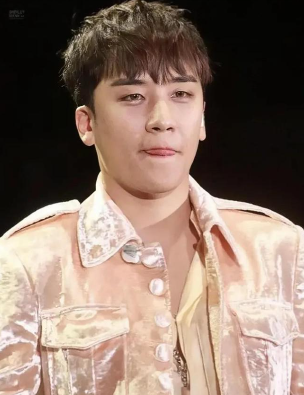 李胜利聚会强行拖拽女性视频曝光 两人体力悬殊画面惊悚