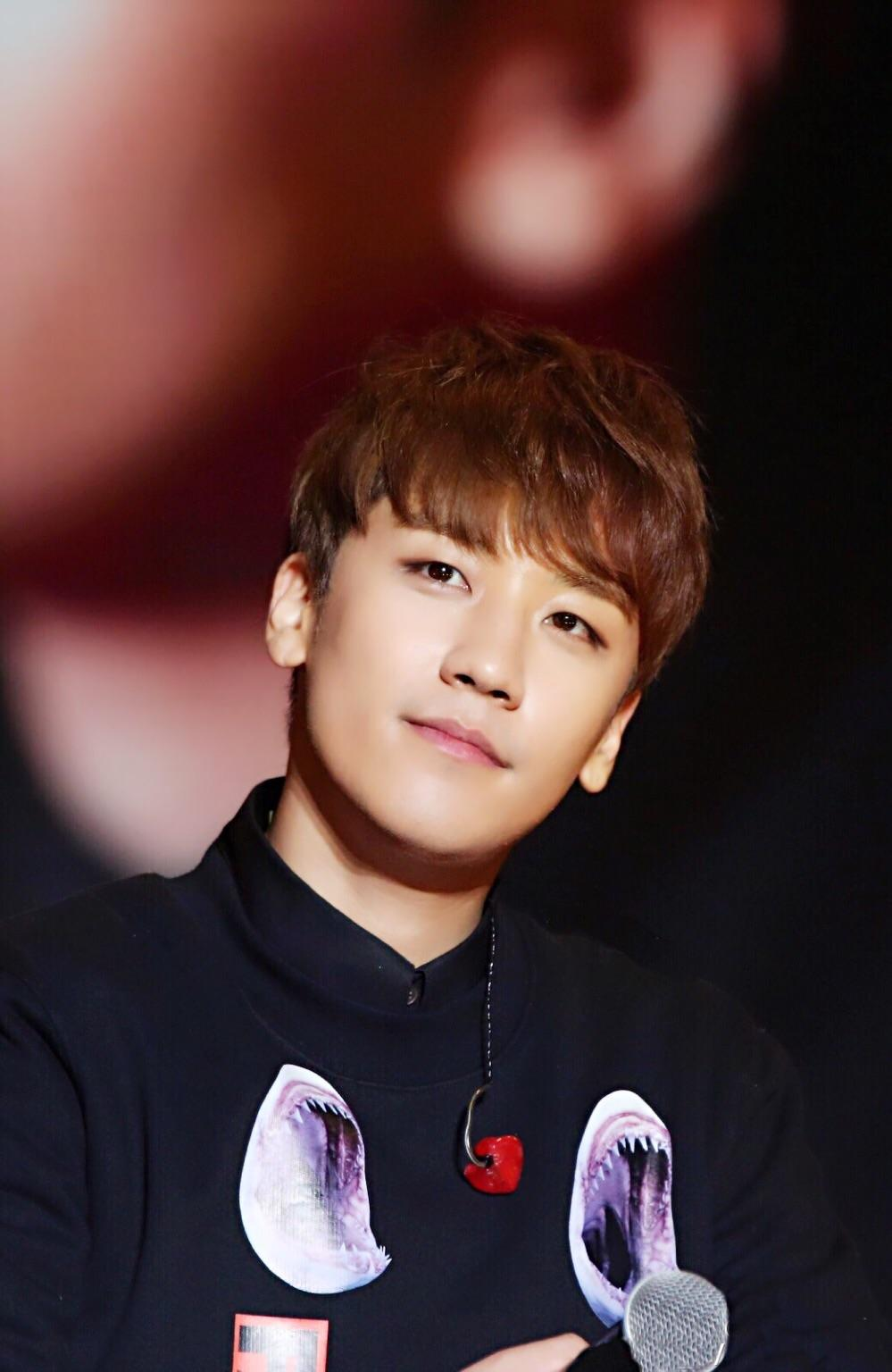 李胜利聚会强行拖拽女性视频曝光 两人体力悬殊画面惊悚