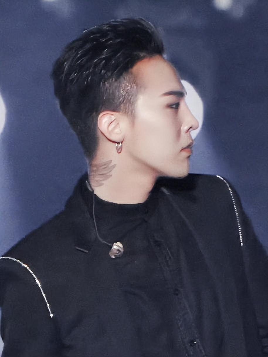 李胜利聚会强行拖拽女性视频曝光 两人体力悬殊画面惊悚