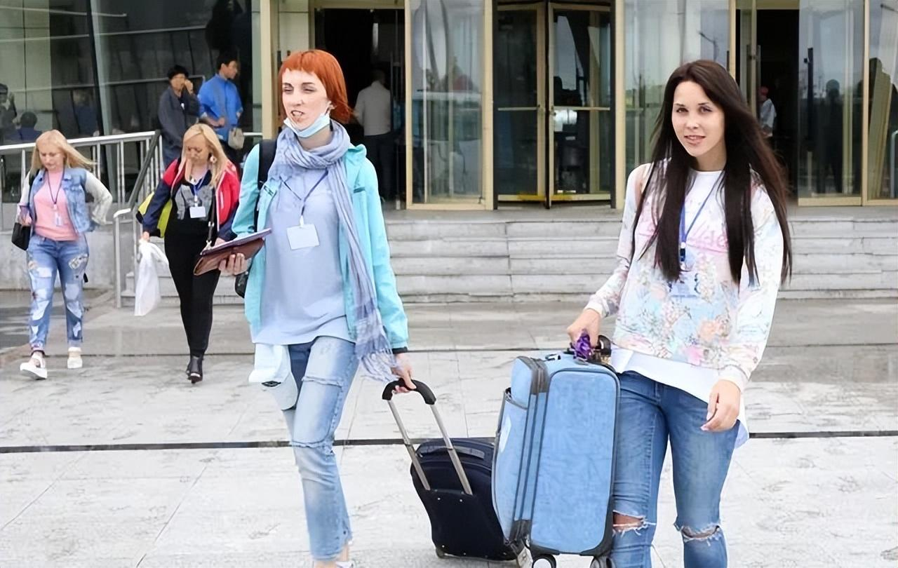 组团出国吃早餐:涌入东北黑河的俄罗斯老铁,成为新的流量密码