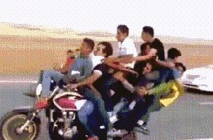 这次斗殴,莫迪被自己人耍得团团转!