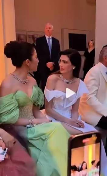 刘亦菲身材引热议!溜肩脑袋大、肥胖又臃肿,更是把舒淇挤到耸肩