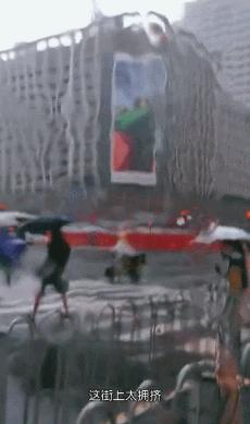 紧急!深圳刚刚发布暴雨红色预警,这些学校停课!部分列车停运…