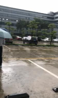 紧急!深圳刚刚发布暴雨红色预警,这些学校停课!部分列车停运…