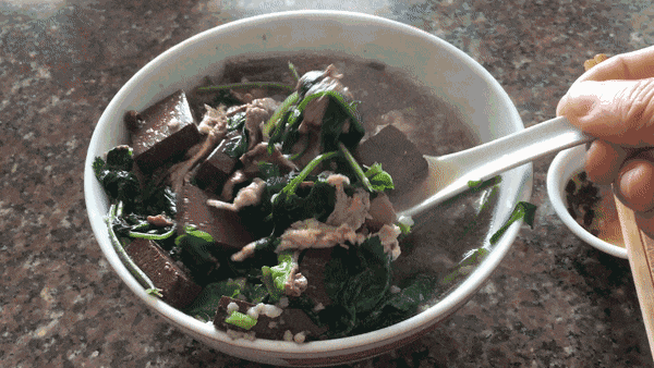 打败顺德,被陈晓卿称为“中国美食孤岛”,海鲜粥鲜到眉毛,人均¥50+生腌吃嗨!