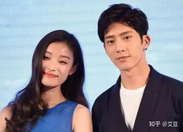 一直被质疑假恋爱的倪妮和井柏然真分手了,据说是因为胡歌?