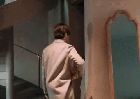 一直被质疑假恋爱的倪妮和井柏然真分手了,据说是因为胡歌?