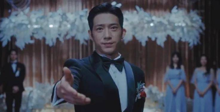 原创 井柏然开启了一条新赛道