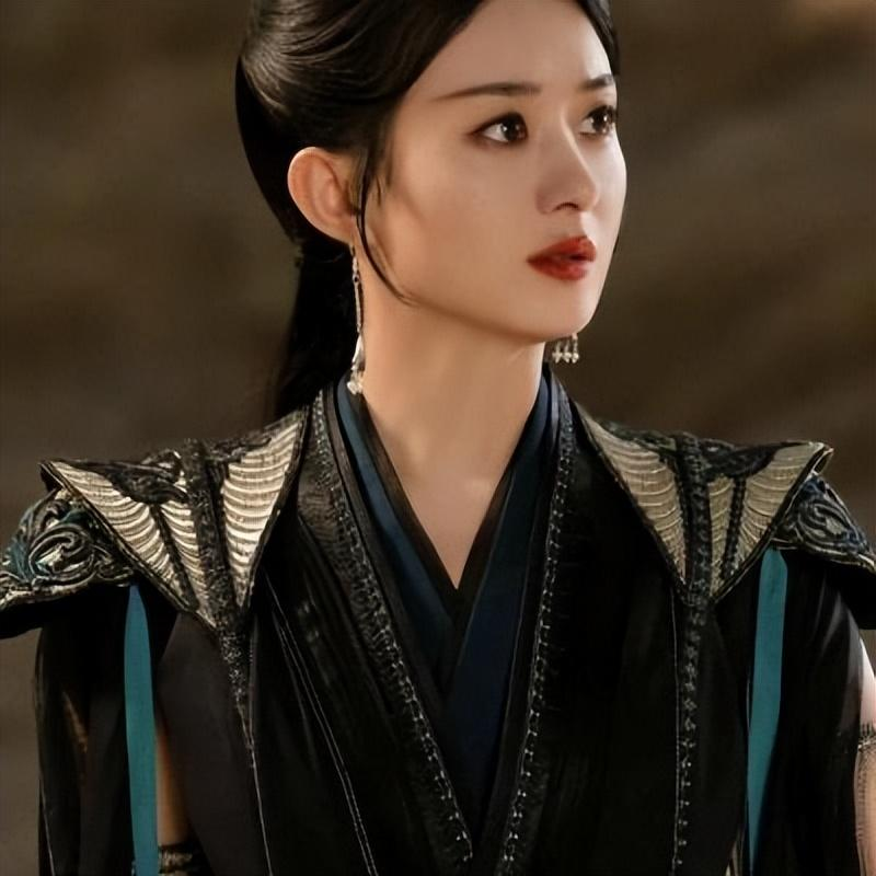 杨幂疑似抢C位,拍照时把章子怡挤到小角落,却被狠狠教训了一顿