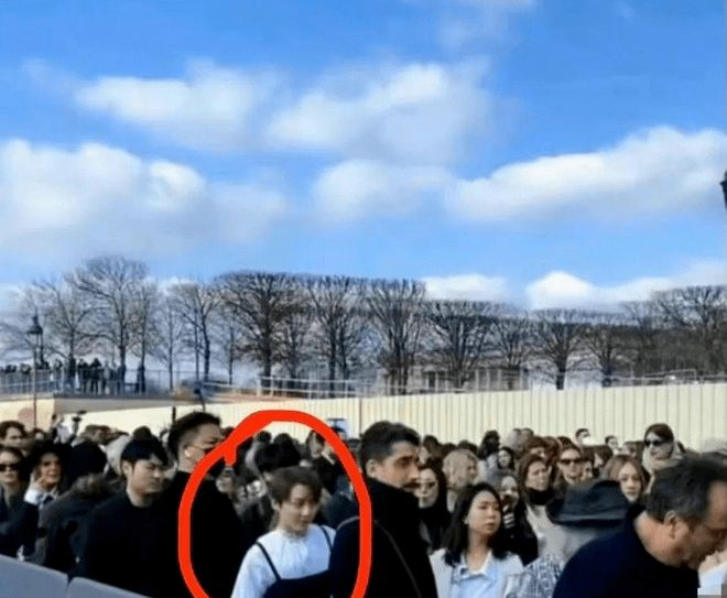 章子怡排队坐角落,一场时装周让人看到国外品牌对中国女星的轻视