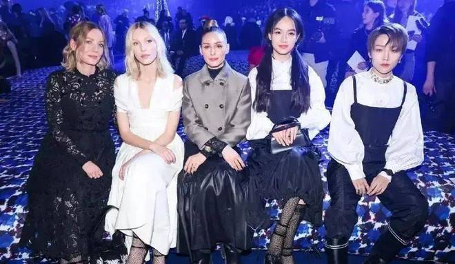 章子怡排队坐角落,一场时装周让人看到国外品牌对中国女星的轻视