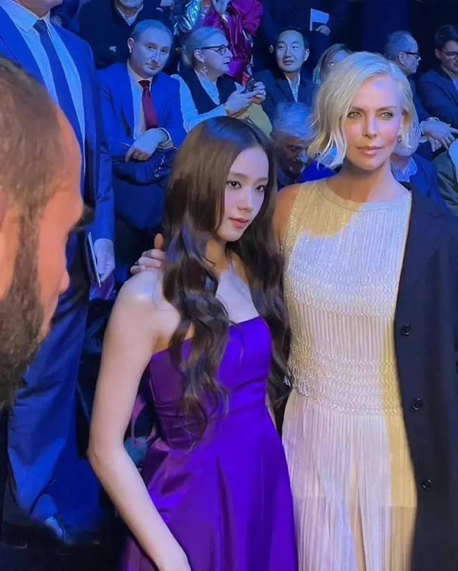 章子怡排队坐角落,一场时装周让人看到国外品牌对中国女星的轻视