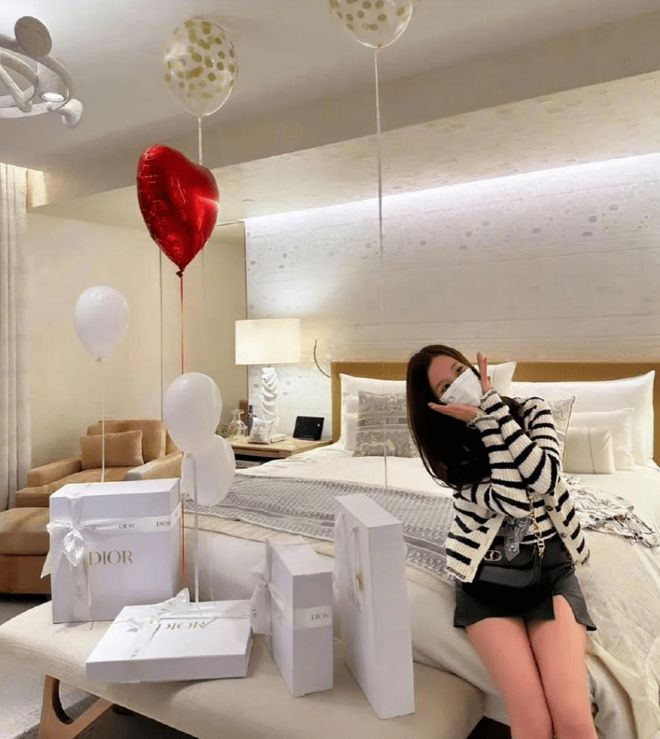 章子怡排队坐角落,一场时装周让人看到国外品牌对中国女星的轻视