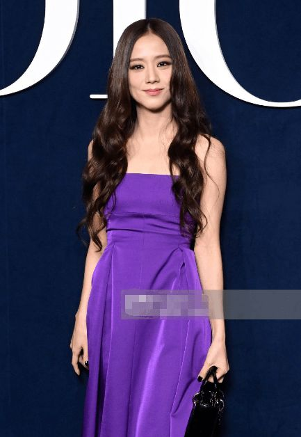 章子怡排队坐角落,一场时装周让人看到国外品牌对中国女星的轻视