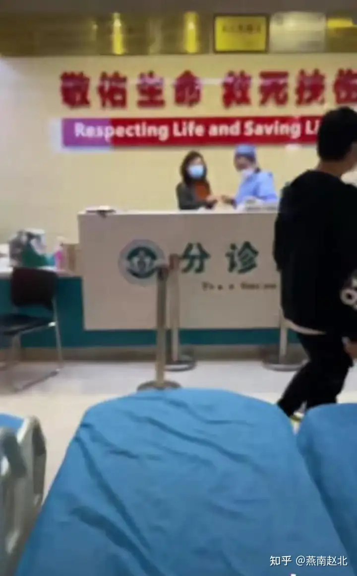 保定一男子猪肉中吃出3厘米长针头,嘴被扎伤连夜就医,该咋赔?