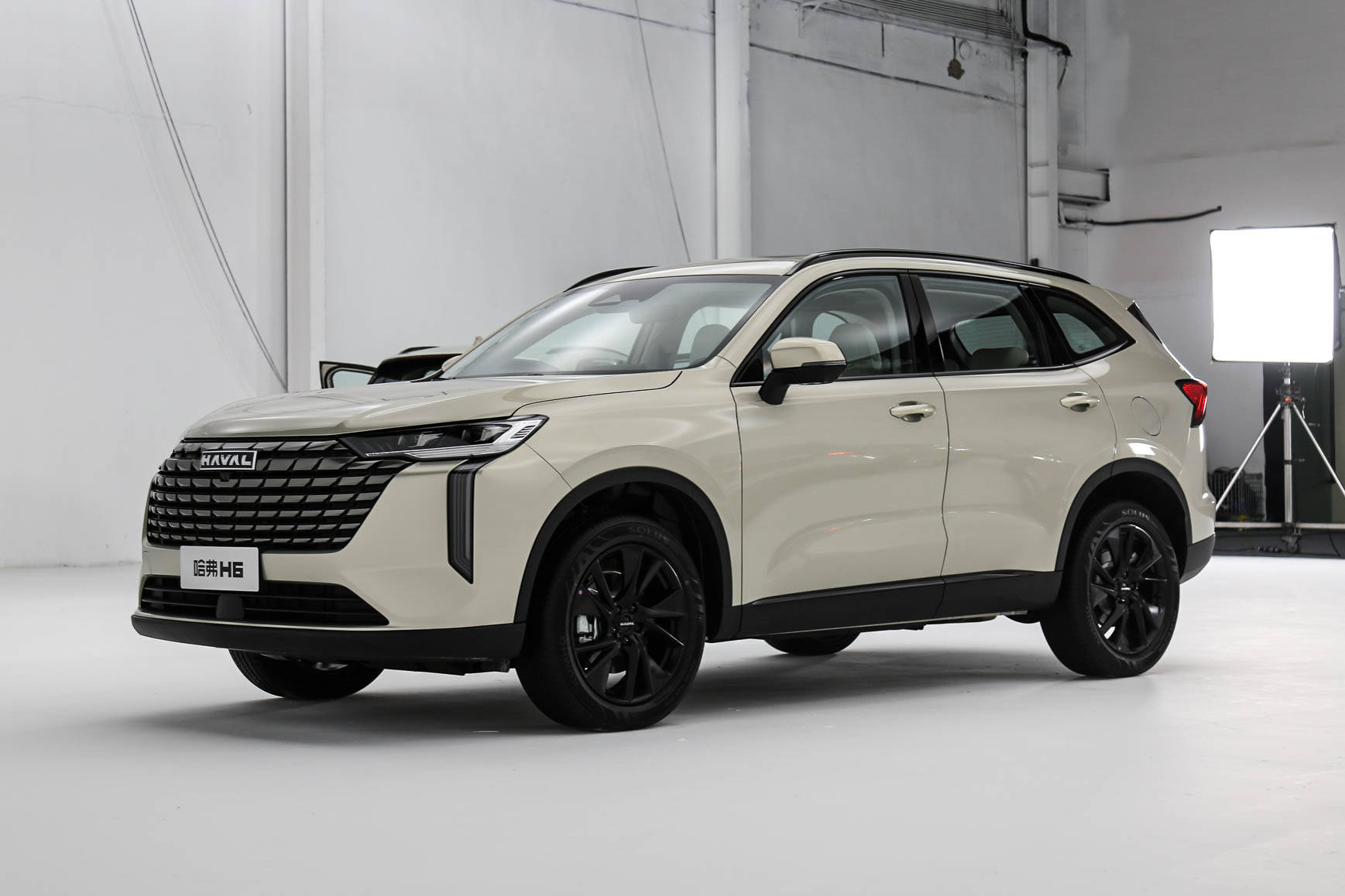 魏建军再次开启直播 驾驶新一代哈弗H6游保定