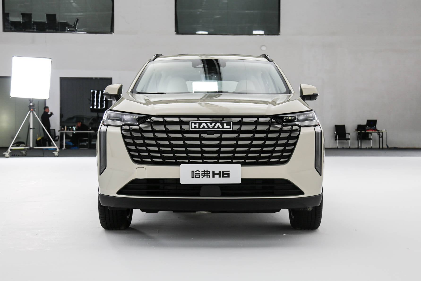 魏建军再次开启直播 驾驶新一代哈弗H6游保定