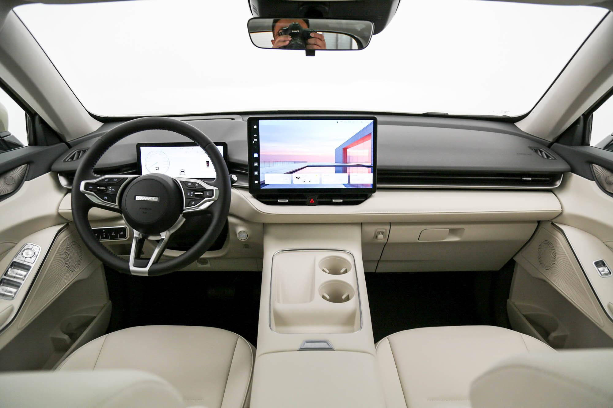 魏建军再次开启直播 驾驶新一代哈弗H6游保定