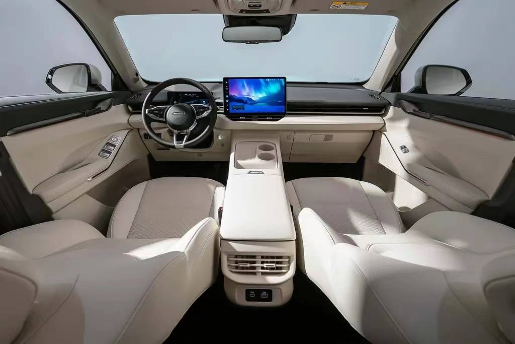 为新一代哈弗H6站台,魏建军再次开启直播,将推出103台新车福利