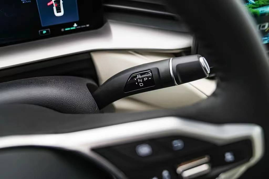 为新一代哈弗H6站台,魏建军再次开启直播,将推出103台新车福利