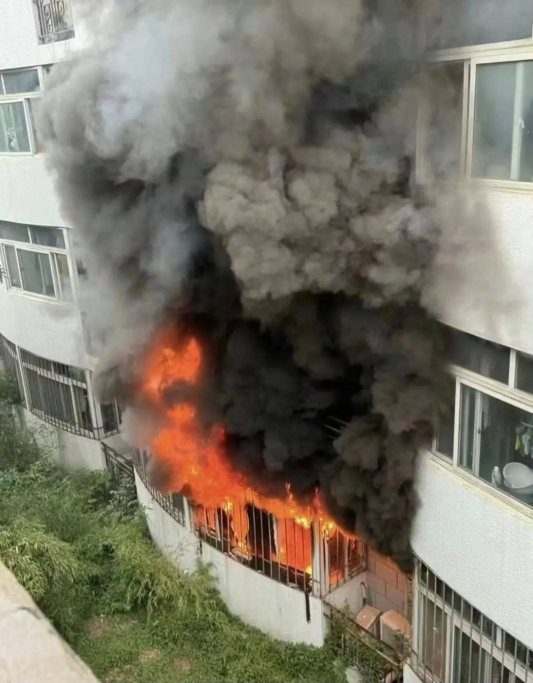 中国传媒大学学生宿舍起火,校方回应