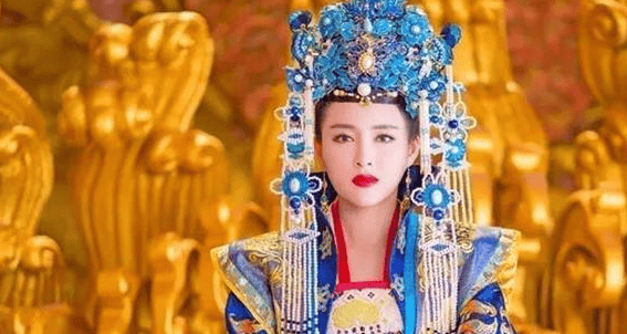 原创 一女子当上皇后,却对老宫女低声下气,据说忍了她有23年