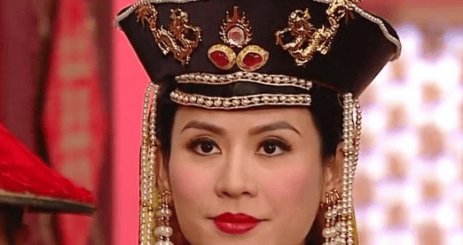 原创 一女子当上皇后,却对老宫女低声下气,据说忍了她有23年