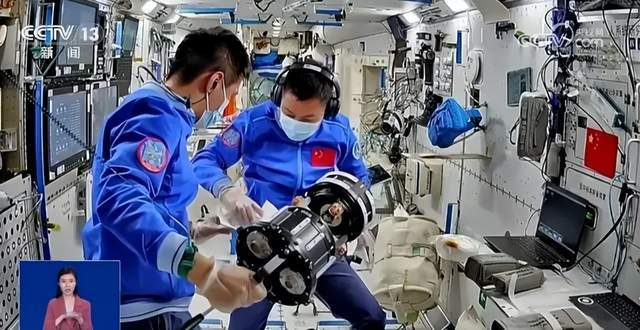 神十八在轨一个月,将为空间站安装防护装备,航天员能量餐相助