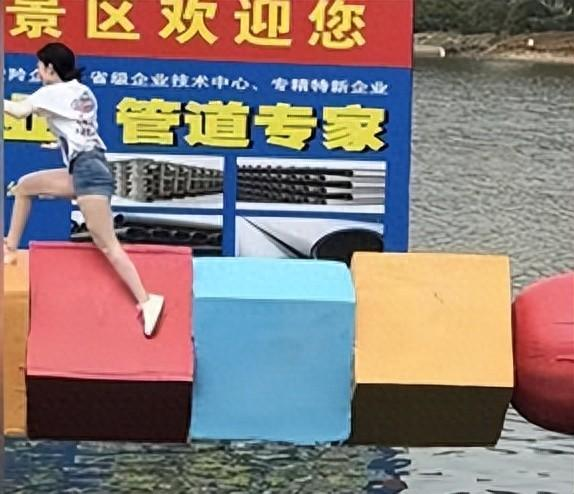 女子参加《快乐向前冲》摔断腿,参赛人员爆出90%的人都有受伤