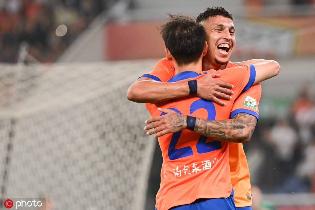 泰山赢6分大战暂领跑第二集团 8轮不败继续追上海双雄