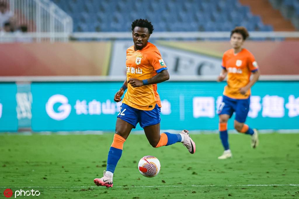 泰山赢6分大战暂领跑第二集团 8轮不败继续追上海双雄