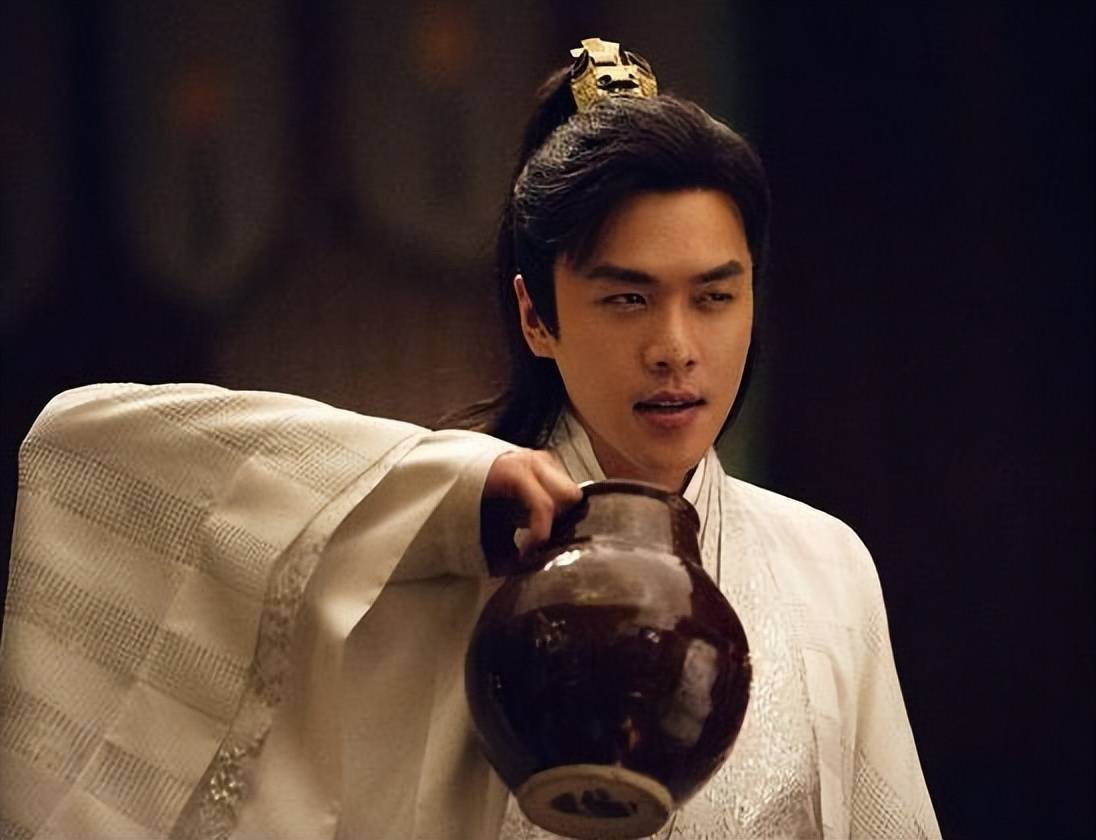 原创 张若昀新剧已定,唐嫣出演张若昀的妈妈了,这简直让人难以置信!