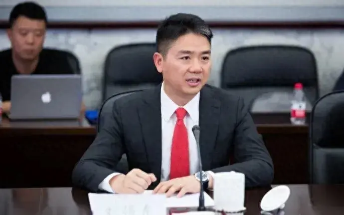 刘强东霸气宣言:1.4万人次代打卡背后真相,内部人员恐慌不已!