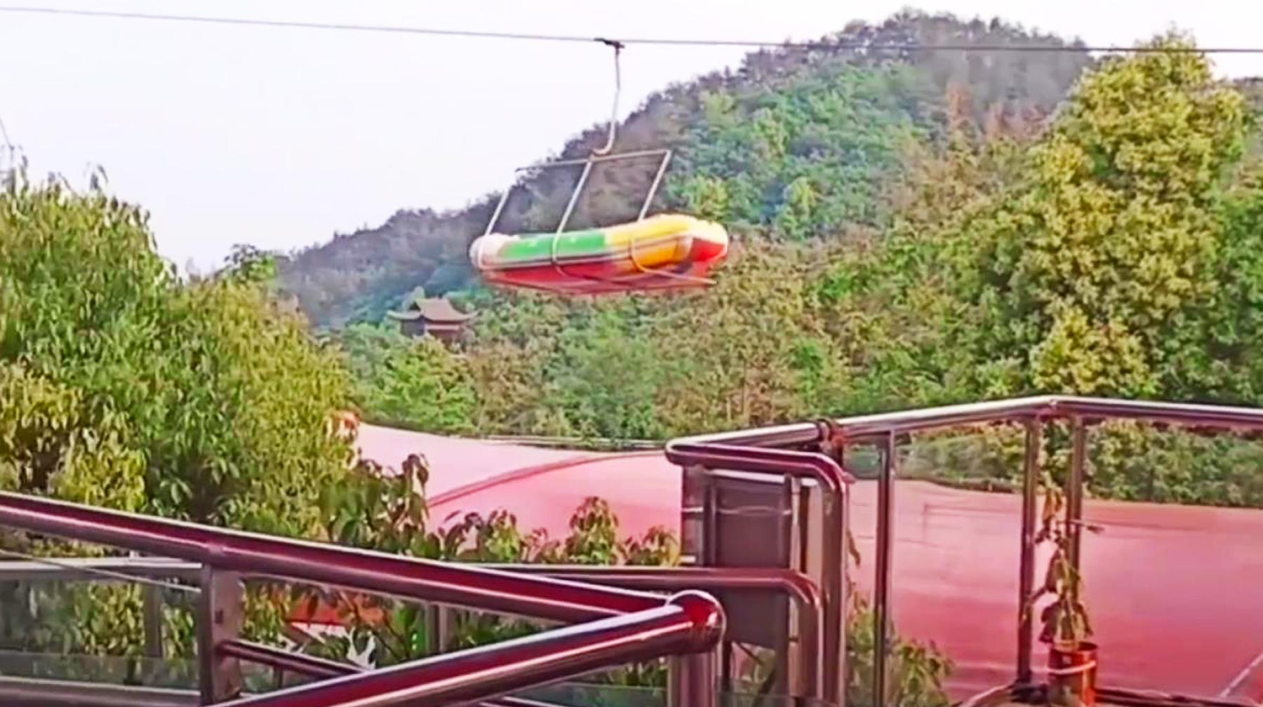 夏季到武汉黄陂大山里漂流,从高空玻璃栈道出发,穿越峡谷向前冲