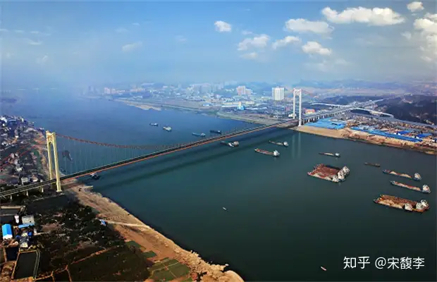 “化工围江”致长江生态环境风险加剧,沿江各地严控重化工