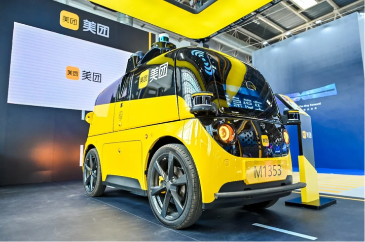 用虚拟环境训练“更聪明”的自动配送车,清华科学家在研究这件事