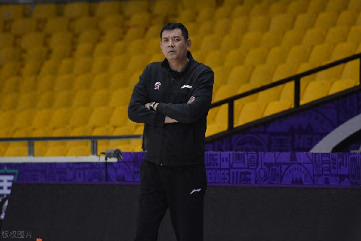 恭喜巩晓彬!曝山东男篮换帅再生变,王晗做决定,陶汉林懂了