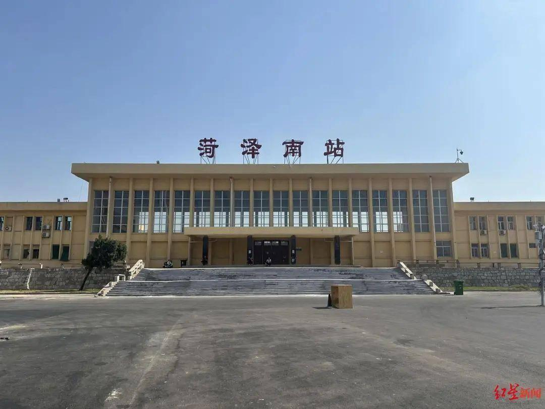 郭有才爆红后回应质疑:称未签约公司,“本职工作”是开烧烤店