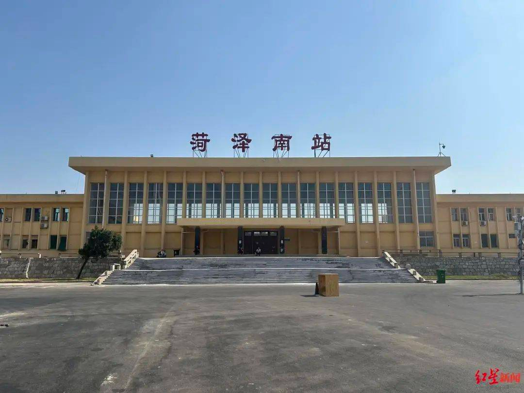 郭有才爆红后回应质疑:称未签约公司,“本职工作”开烧烤店拒绝透露打赏金额