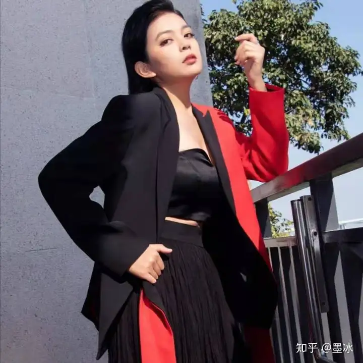 蹭肖战热度后续,品牌方称衣服是假的,央视点名批评谈莉娜!
